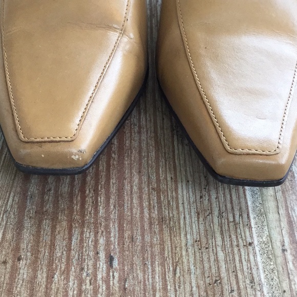 BCBG tan heels Sz 8 - Picture 3 of 8